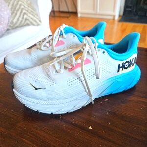 HOKA Women's Arahi 7 White and Blue Running Shoes